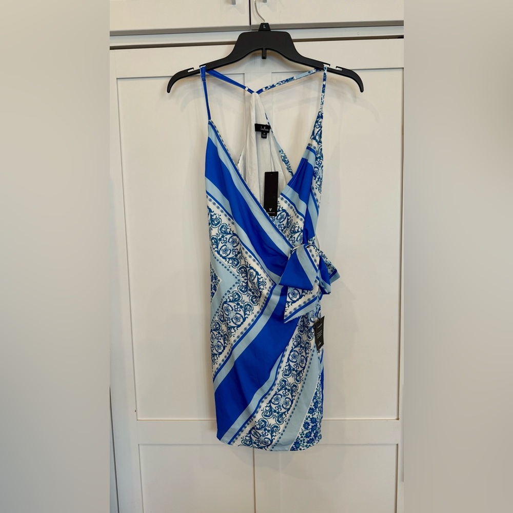 Lulus NWT wrap dress with button closure